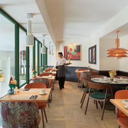 H10 Casanova Hotel 4*