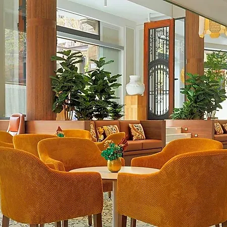 H10 Casanova Hotell 4*