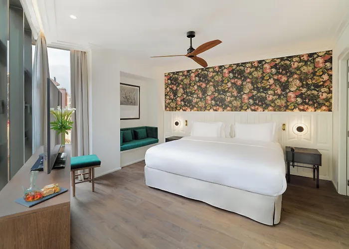 Hotel H10 Casanova 4*