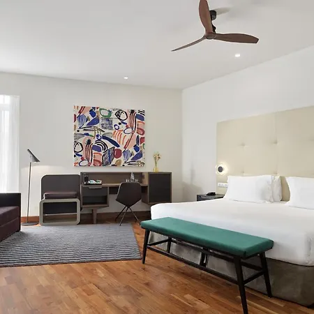 Otel H10 Casanova 4*